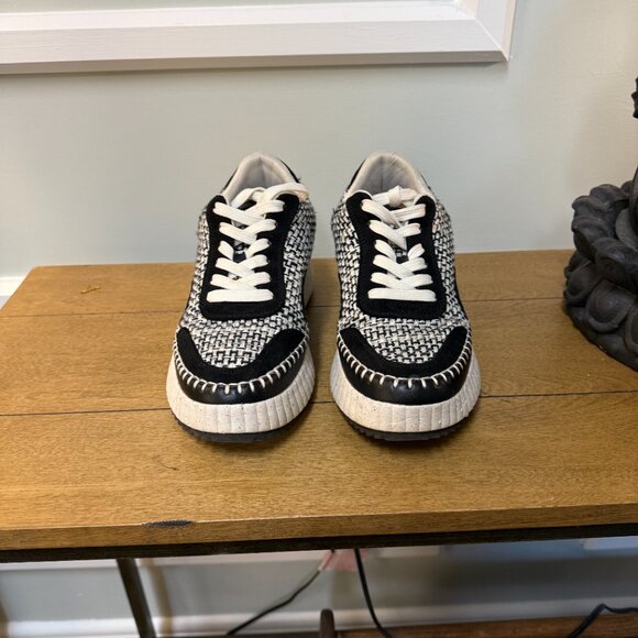 Universal Thread Platform Sneaker - Picture 2 of 6